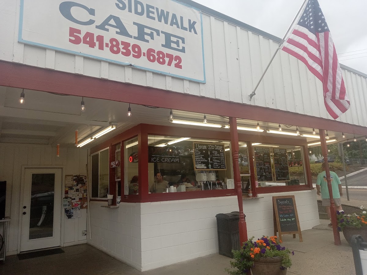 Ken's Sidewalk Cafe